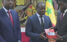 Exploitation du pétrole au Sénégal : un échantillon des premières goutes présenté au président de la République