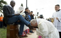 Le pape ramène de Lesbos 12 migrants